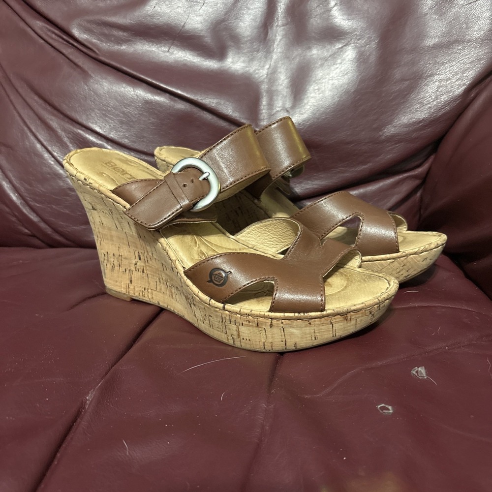 BOC Born Concepts Brown Leather Wedge Sandals Buckle Detail Comfortable Sz 10